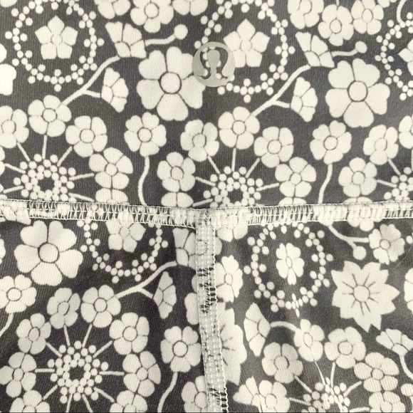 SOLD Lululemon Wunder Under Crop Leggings in Twiggy Floral Nimbus Size 4 - Picture 5 of 8